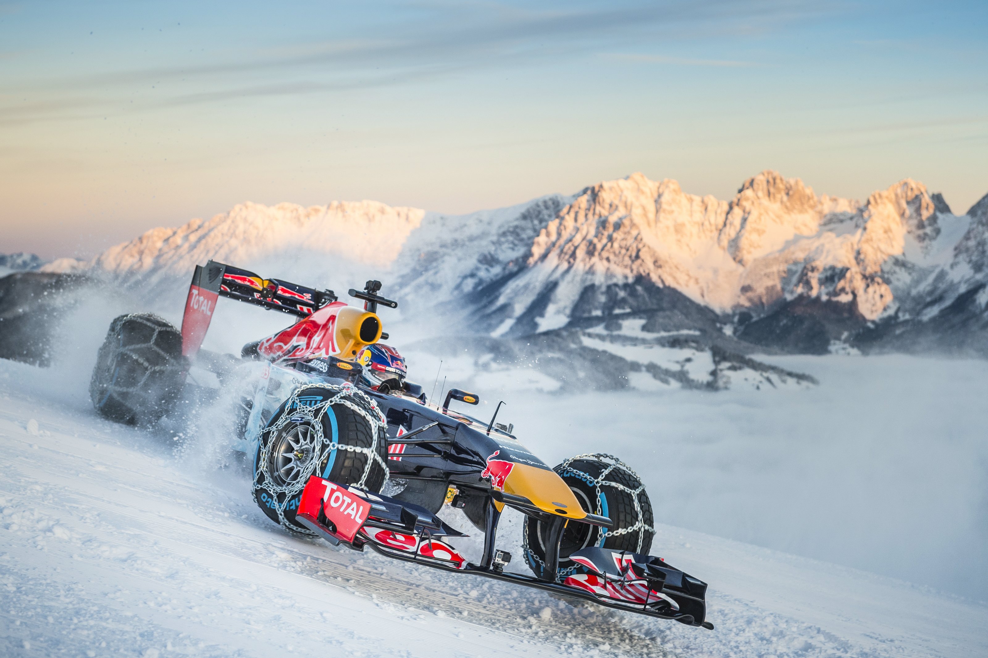 the-rb7-formula-1-car-charges-the-snowy-mountain-photo-gallery_8.jpg