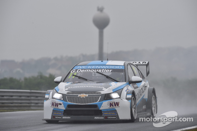 wtcc-budapest-2015-gregoire-demoustier-chevrolet-rml-cruze-craft-bamboo.jpg