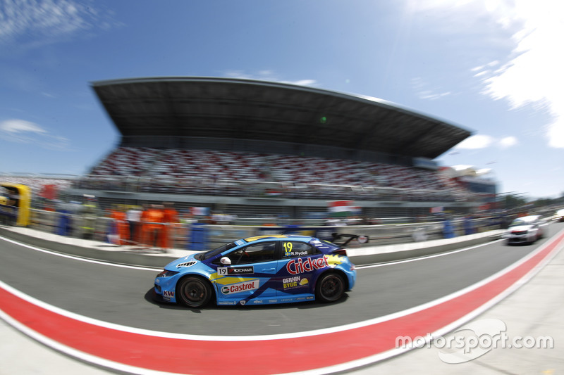 wtcc-moscow-2015-rickard-rydell-honda-civic-wtcc-nika-international.jpg