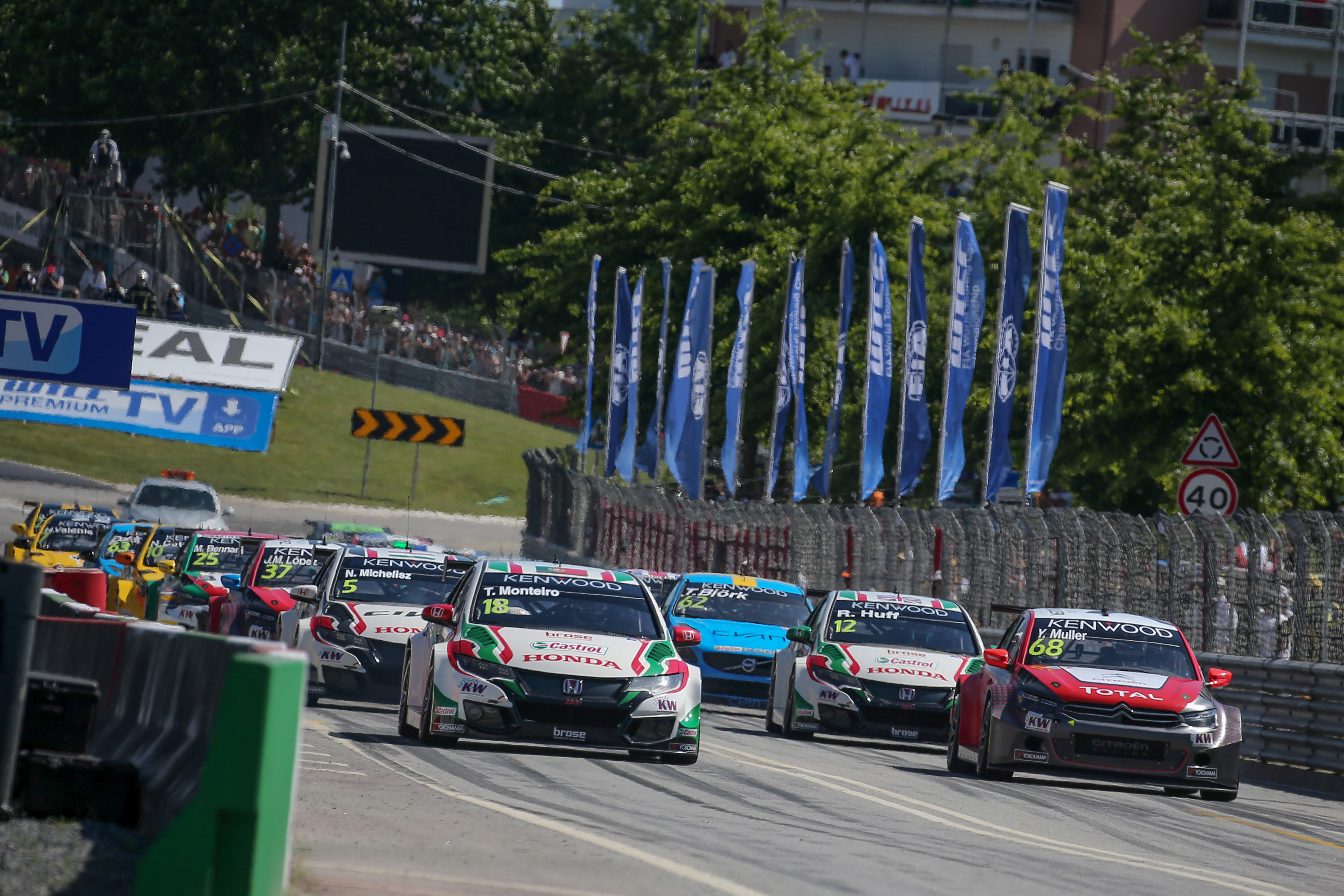 wtcc_race_of_portugal_action_image_01jpg.jpg