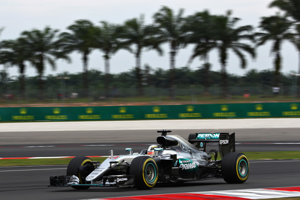 F1 - SEPANG, 2016: HAMILTONÉ A POLE A MALÁJ NAGYDÍJON