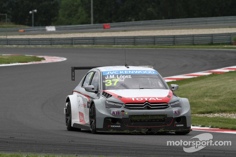 wtcc-slovakia-2014-jose-maria-lopez-citroen-c-elysee-wtcc-citroen-total-wtcc.jpg