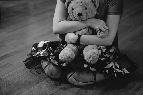 cry-girl-sad-tears-teddy-bear-Favim.com-115022.jpg
