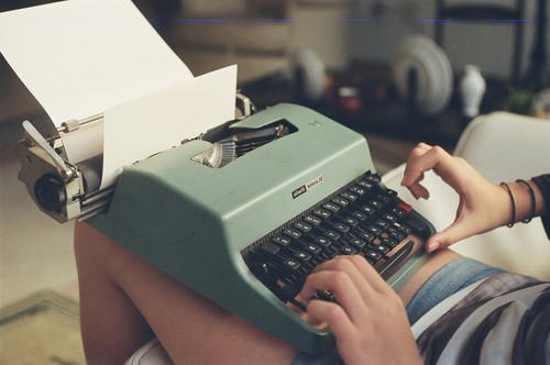 girl-photography-typewriter-typing-favim-com-574004.jpg