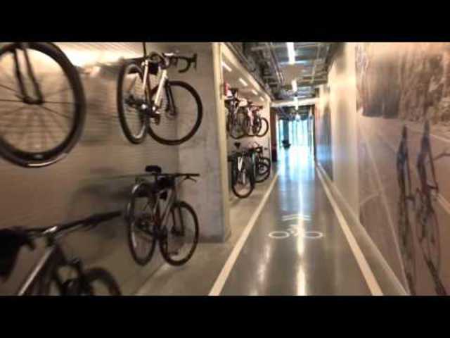 Mindeközben a Chicago-i SRAM főhadiszálláson