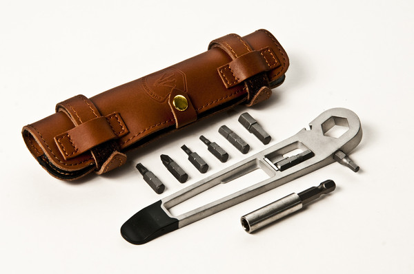 tool_with_brown_case_grande[1].jpg