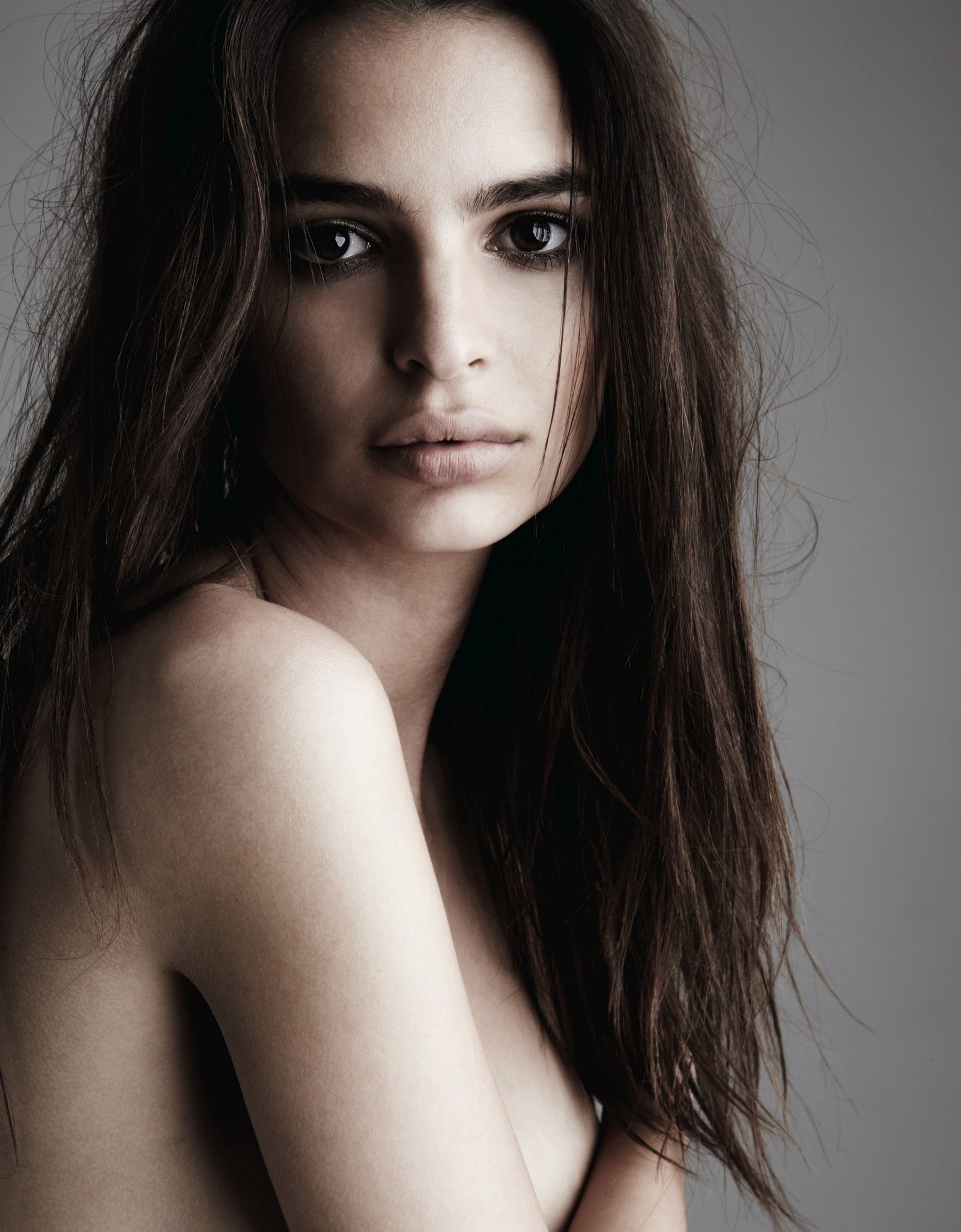 naked-nude-shaved-totally-shaved-celeb-emily-ratajkowski-with-perfect-ass-6.jpg