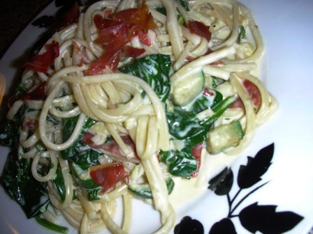 linguini_parmai_sonkaval_cukkinivel_spenottal_1_121006.jpg