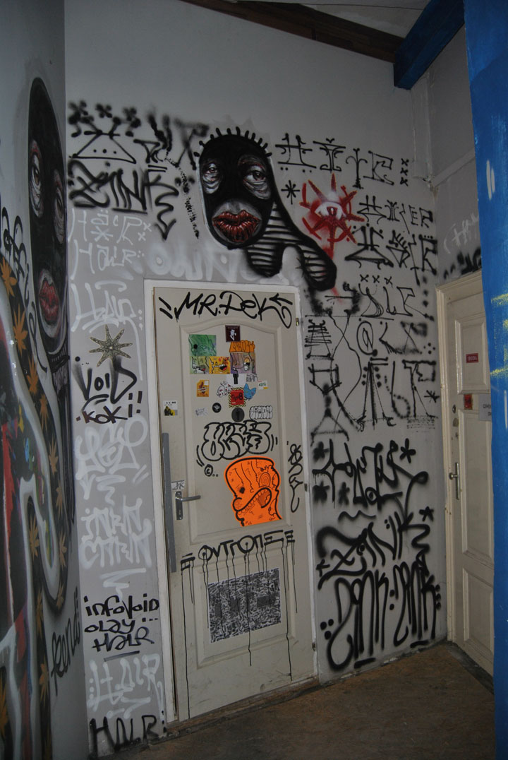 a-street-art-te-vagy-super8-20.jpg