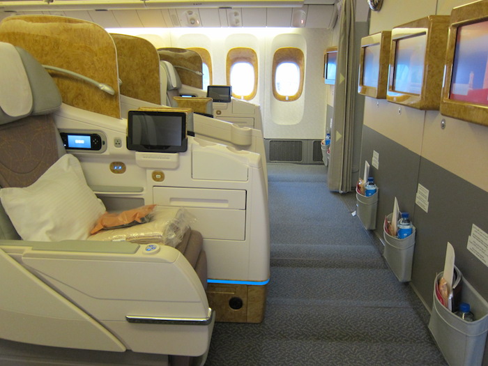 emirates-777-business-class-2.jpg