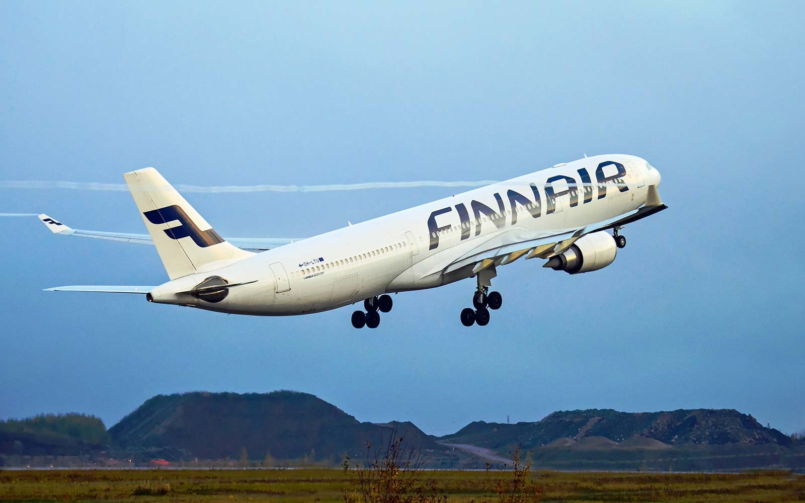 finnair-airplane-flight-airplaneweight1017.jpg