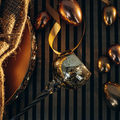 Arany ragyogás: Glamour és vintage keveréke