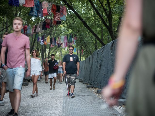 Sziget 2017: hogyan kell bulizni - útmutató egy látássérült fiútól