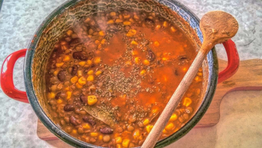 Vegán lencsés mexikói chilis bab