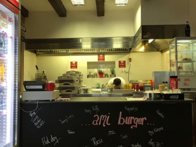 Ami Burger, Monor