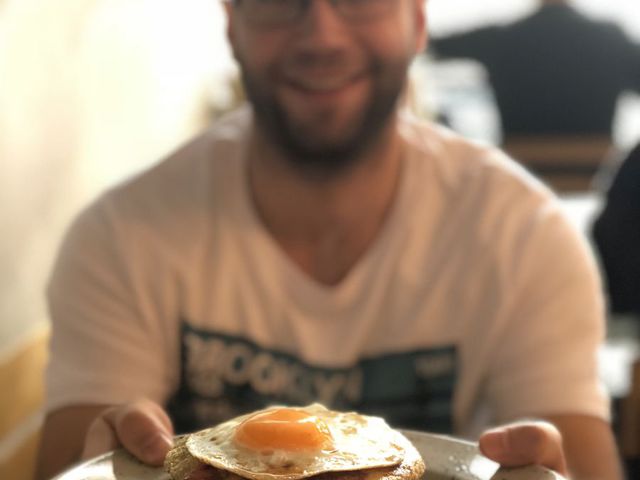 Reggeliburger Budán és Pesten