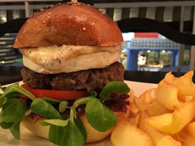BpBurger (200) - Kedvenc Bisztró