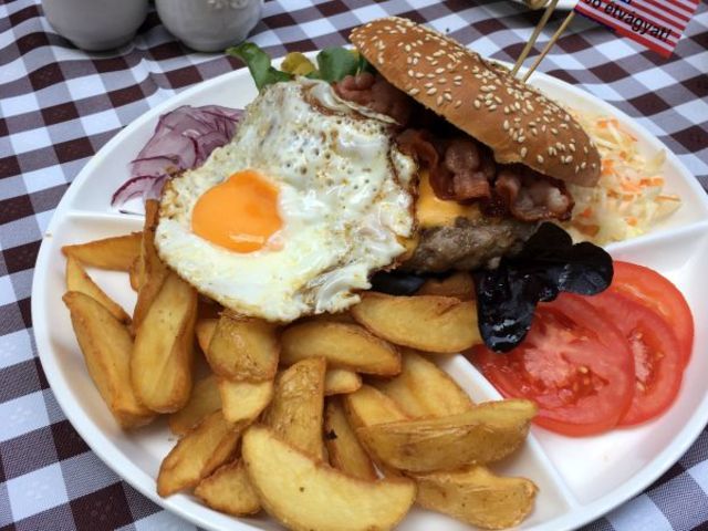 Papa Joe's Saloon and Steakhouse, Sopron