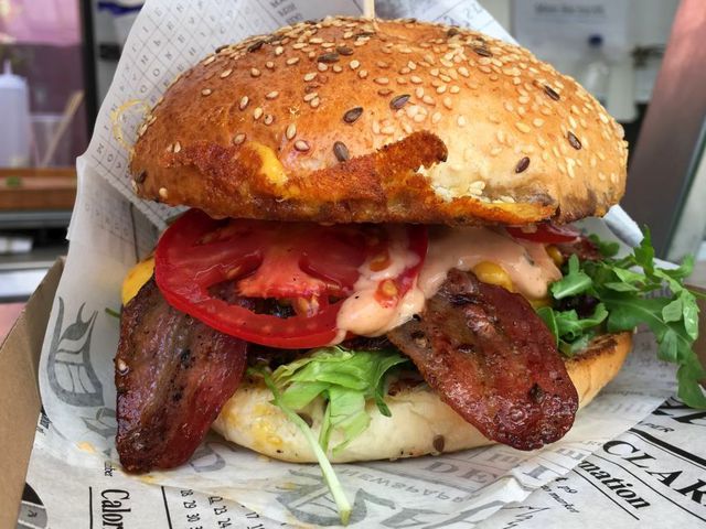 BpBurger (225) - Burger Bár-Hol