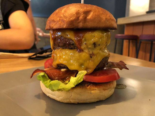 Újra nyitva a Pesti Burger és Bár!!!