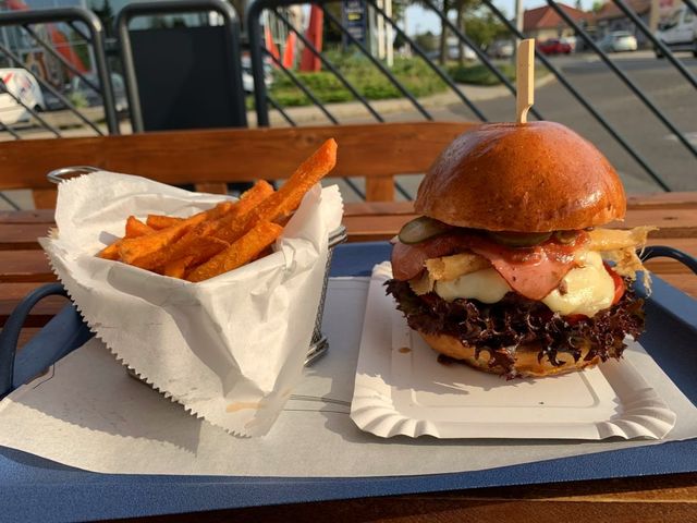 Ez Ilyen Burger & BBQ, Gödöllő