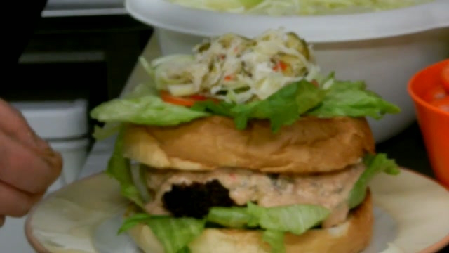 HamburgerHétfő - Mezcal & Varieté Evőverseny