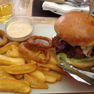 Old Timer Burger, Varieté Bisztró