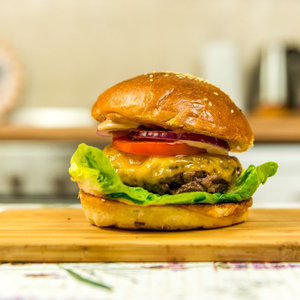 #HamburgerHétfő: A tökéletes sajtburger receptje - videóval!