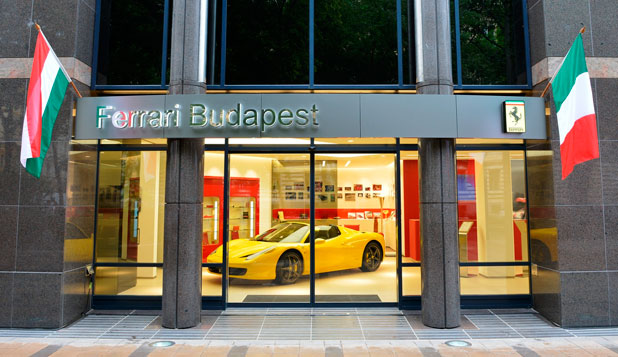 Révbe ért a Ferrari Budapesten