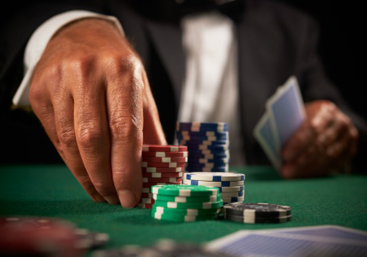 Pókerezésből tényleg meg lehet élni?