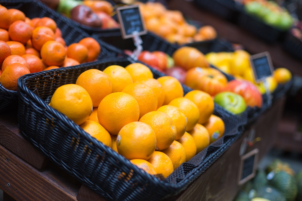 fresh-oranges-on-small-farmers-market-picjumbo-com.jpg