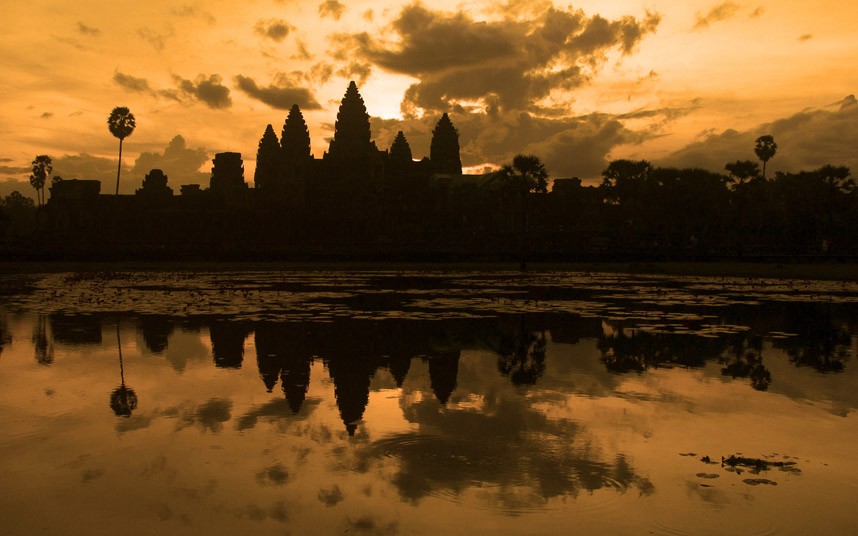 sunset-angkor_2660221k.jpg