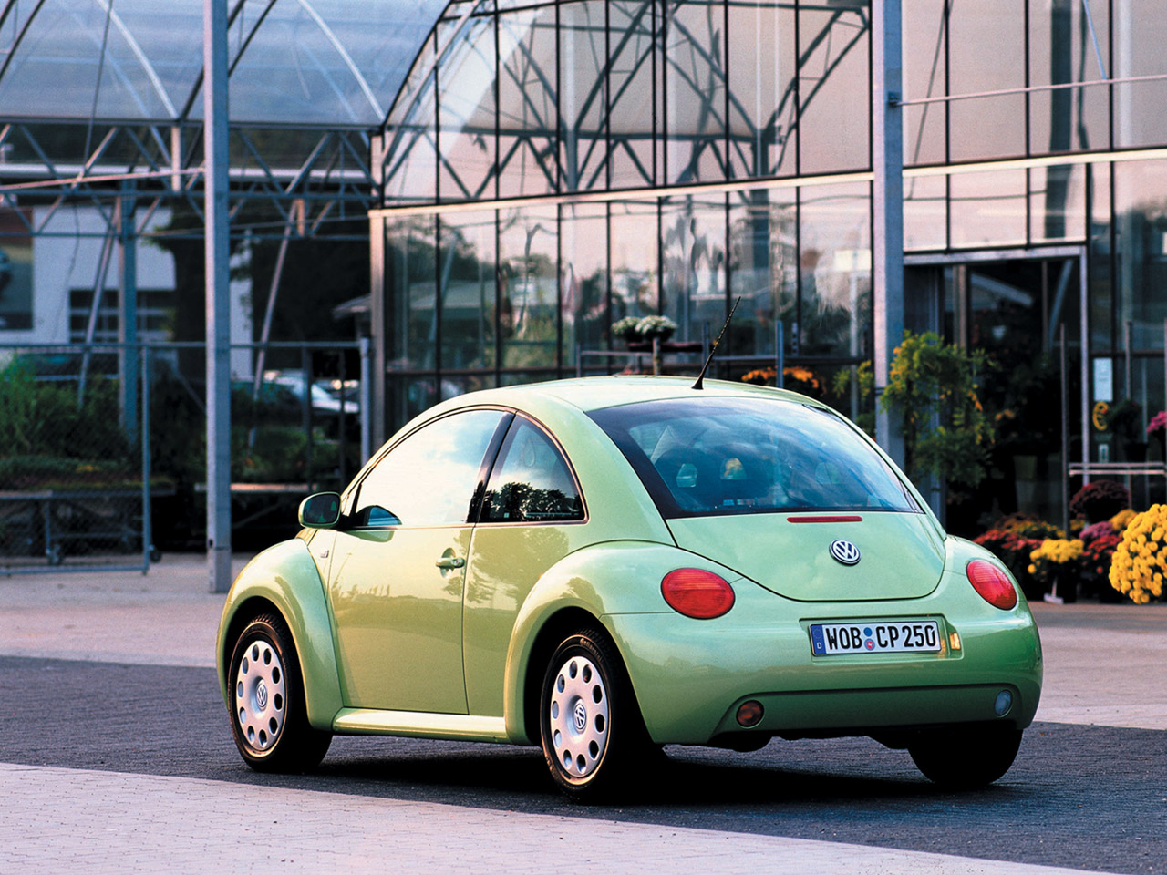 2000-VW-New-Beetle-Green-Rear-1280x960.jpg