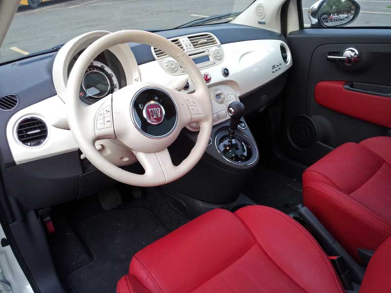 2012-Fiat-500-Lounge-interior.jpg
