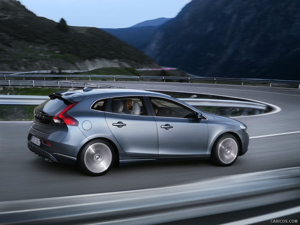 2013_volvo_v40_7_1024x768.jpg