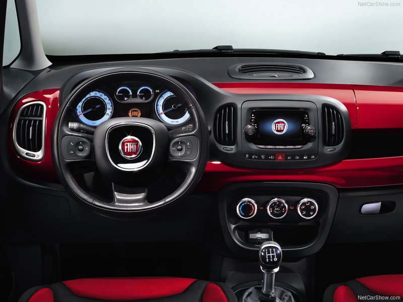 Fiat-500L_2013_800x600_wallpaper_24.jpg