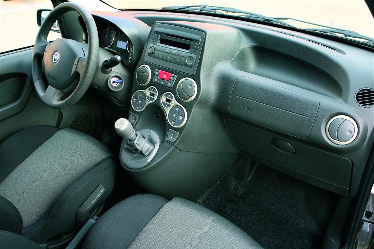 Fiat-Panda-Interior-Image-09-04-1280.jpg