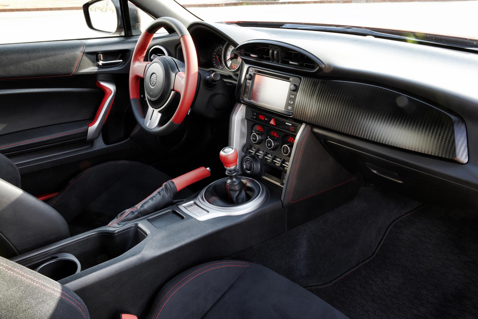 Toyota-GT86-2012-Front-Interior.jpg