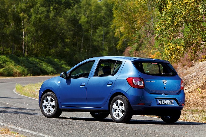 new-dacia-logan-and-sandero-photos-become-official-photo-gallery-medium_11.jpg