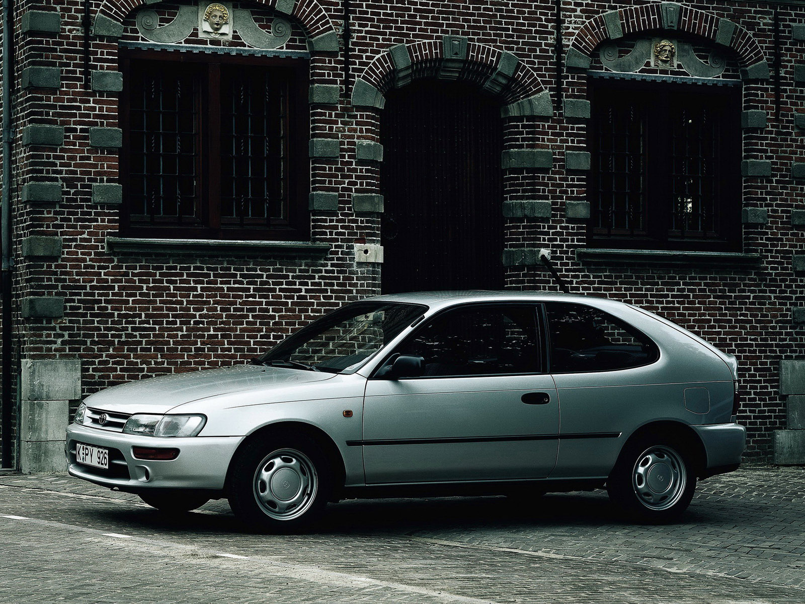 toyota_corolla-compact-3-door-e100-1991-98_r2_jpg.jpg