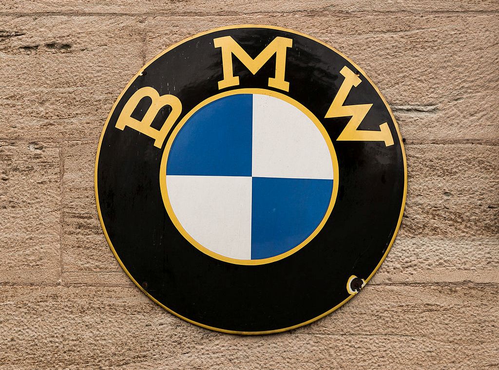 1024px-bmw_logo_wanfried_deutschland_imgl0605_edit_2.jpg