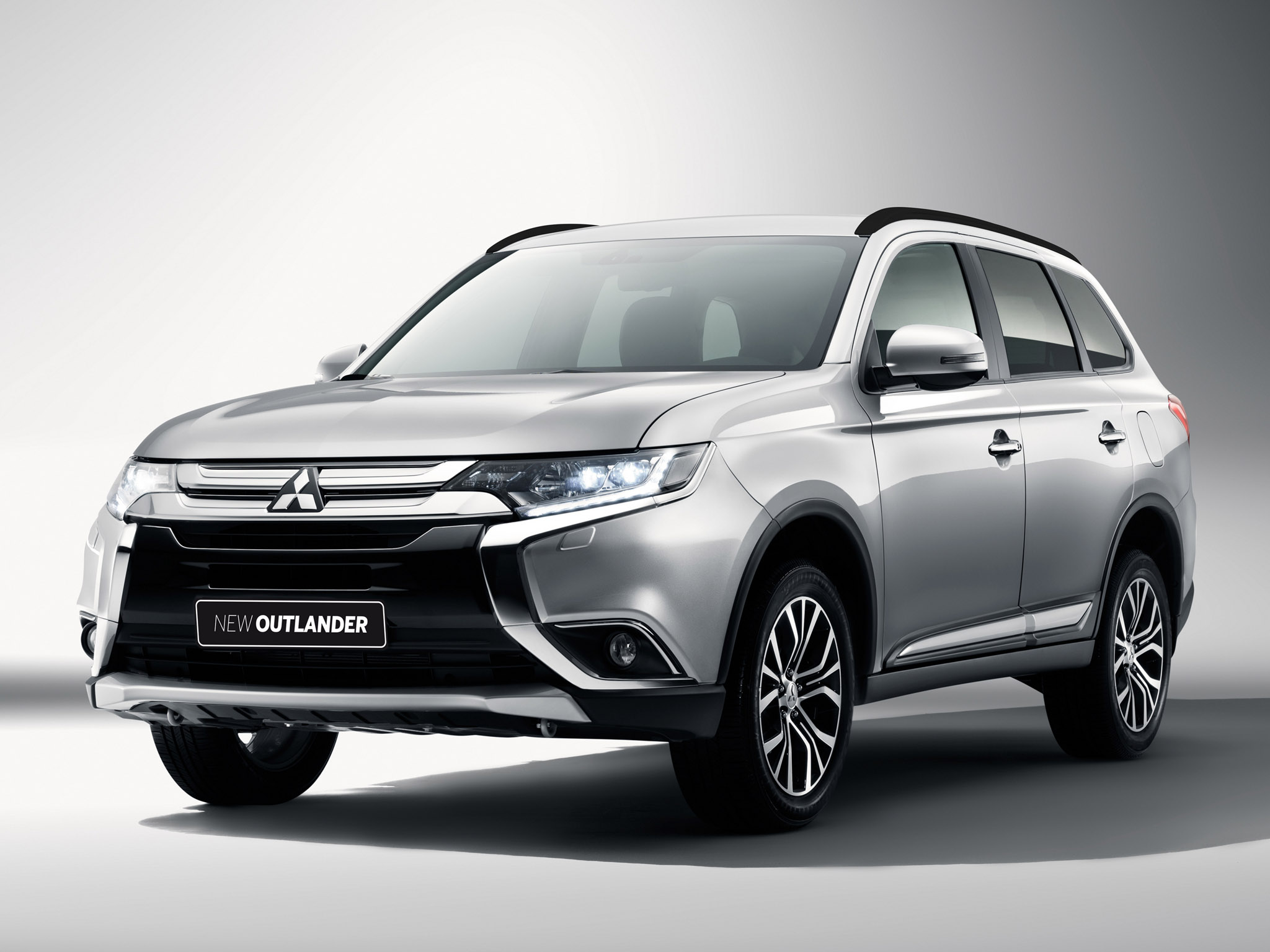 mitsubishi_outlander-2015_r9_jpg.jpg