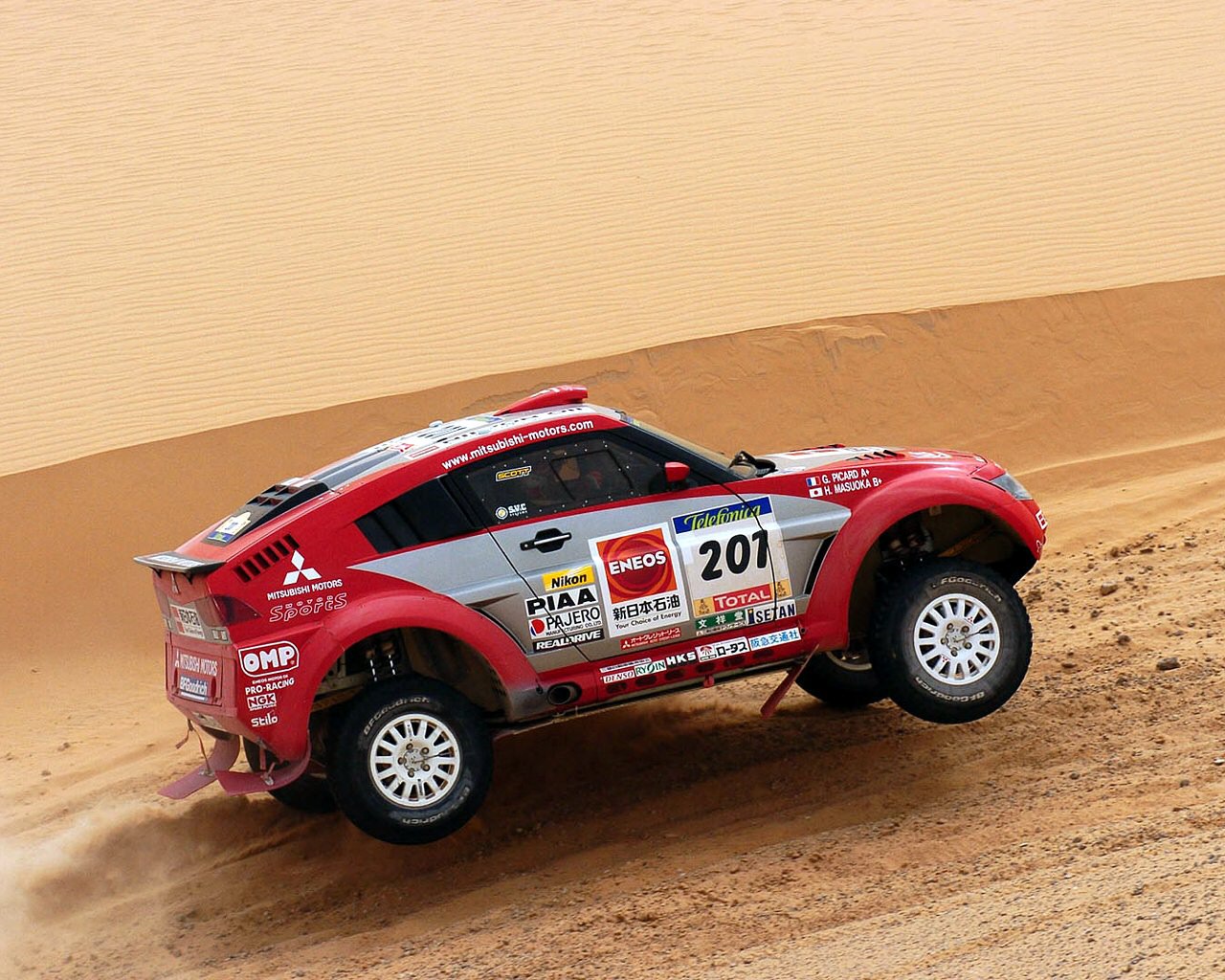 mitsubishi_pajero-dakar-2004_r2_jpg.jpg