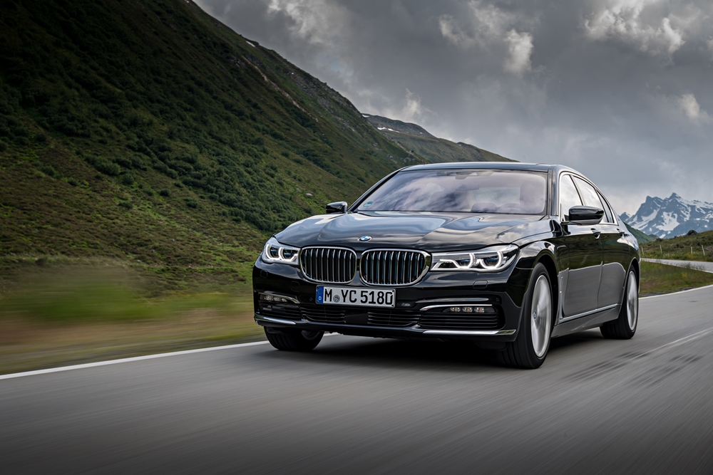 p90226953_highres_bmw-740le-xdrive-ipe.jpg