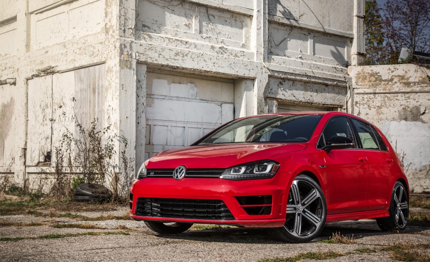 2016-volkswagen-golf-r-118-876x535.jpg