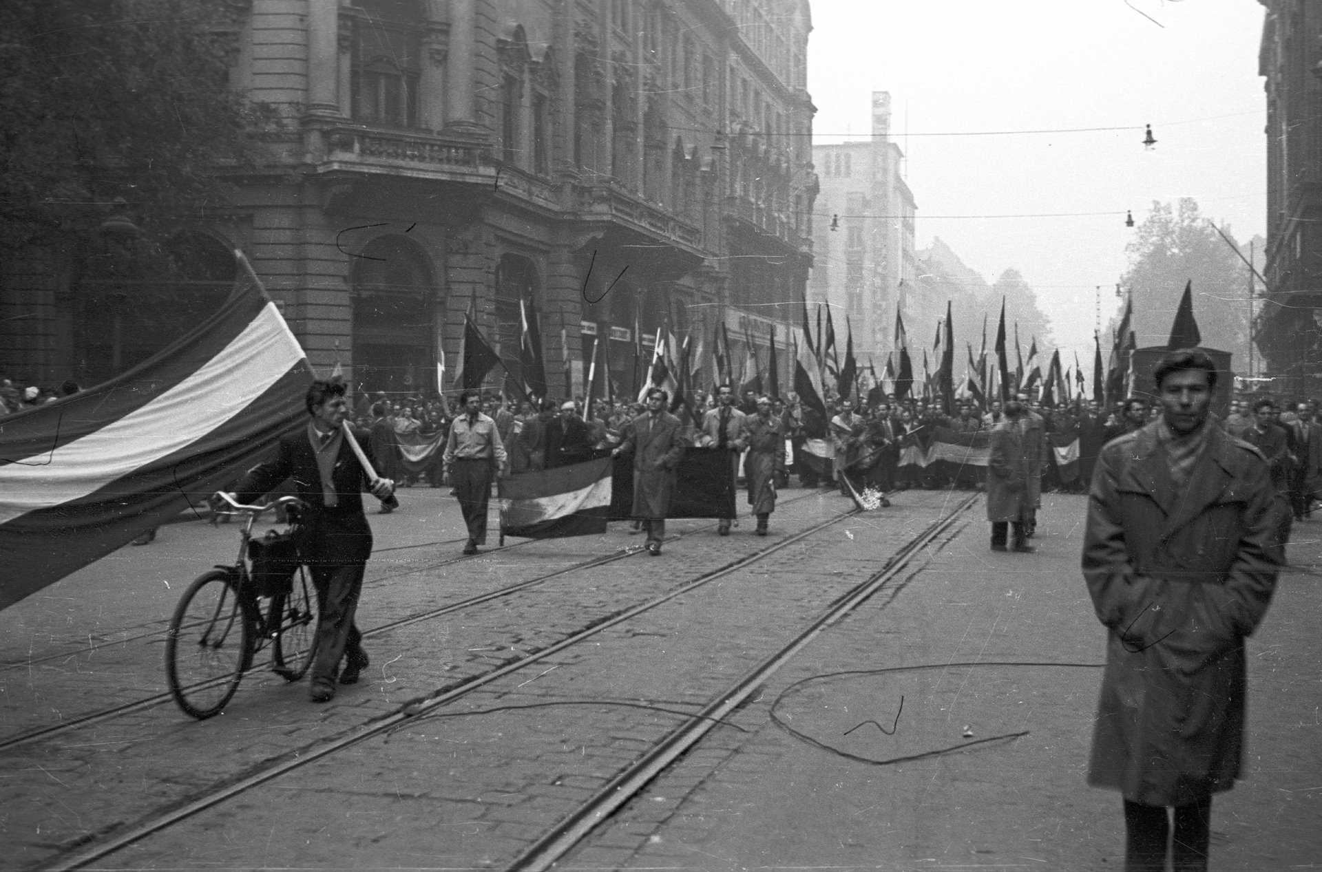 1956-tuntetes-kerekpar-kossuth-utca.jpg