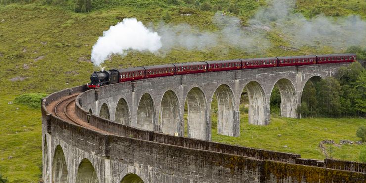 glenfinnan-viaduct-train.jpg