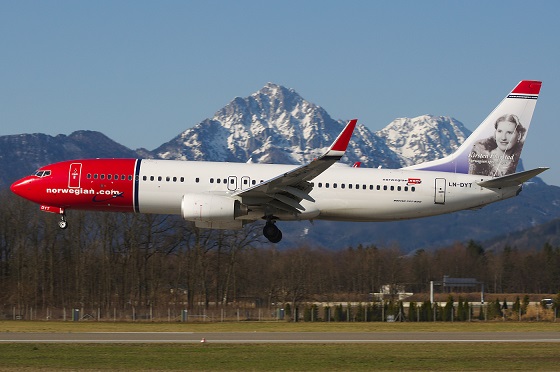 10norwegian_air_shuttle_in_salzburg_with_kirsten_flagstad_on_tail.jpg