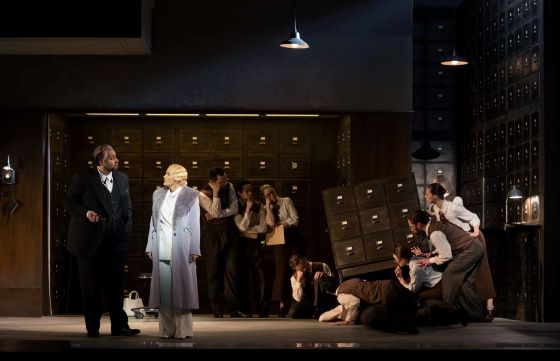 https_www_staatsoper-berlin_de_downloads-b_de_media_39118_af2d3738f6c5b3c3d60fd4742a41f3c4_makropulos_b_195.jpg