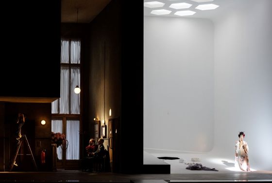 https_www_staatsoper-berlin_de_downloads-b_de_media_39122_2a50ff446a1178ab054a2ae845ec8f87_makropulos_b_212.jpg